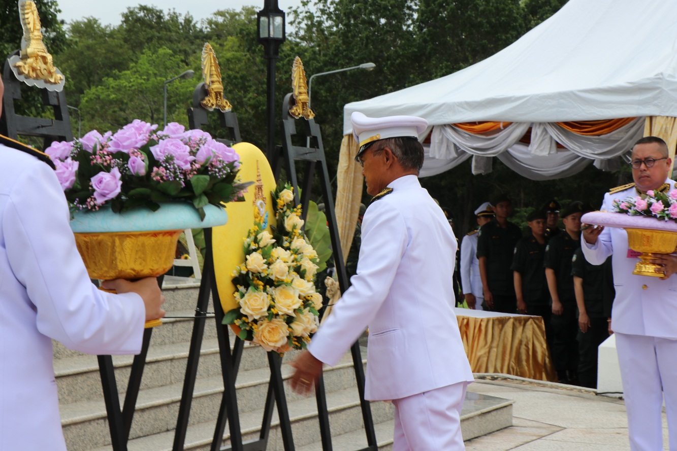 องคมนตรีเป็นผู้แทนพระองค์วางพวงมาลาที่อนุสาวรีย์ทหารผ่านศึกเวียดนาม จังหวัดกาญจนบุรี เนื่องในวันที่ระลึกทหารผ่านศึกเวียดนาม ประจำปี 2568