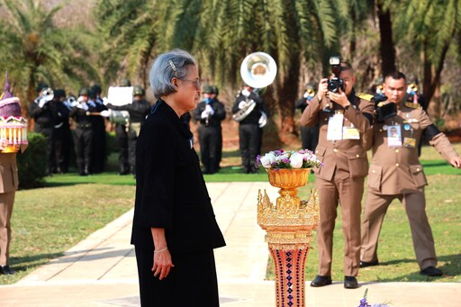 สมเด็จพระกนิษฐาธิราชเจ้า กรมสมเด็จพระเทพรัตนราชสุดา ฯ สยามบรมราชกุมารี เสด็จพระราชดำเนินไปทรงเปิดพระอนุสาวรีย์ สมเด็จพระเจ้าบรมวงศ์เธอ เจ้าฟ้ากัลยาณิวัฒนา กรมพระนราธิวาสราชนครินทร์ ณ สวนแม่ - สวนลูก วิทยาลัยเกษตรและเทคโนโลยีกาญจนบุรี